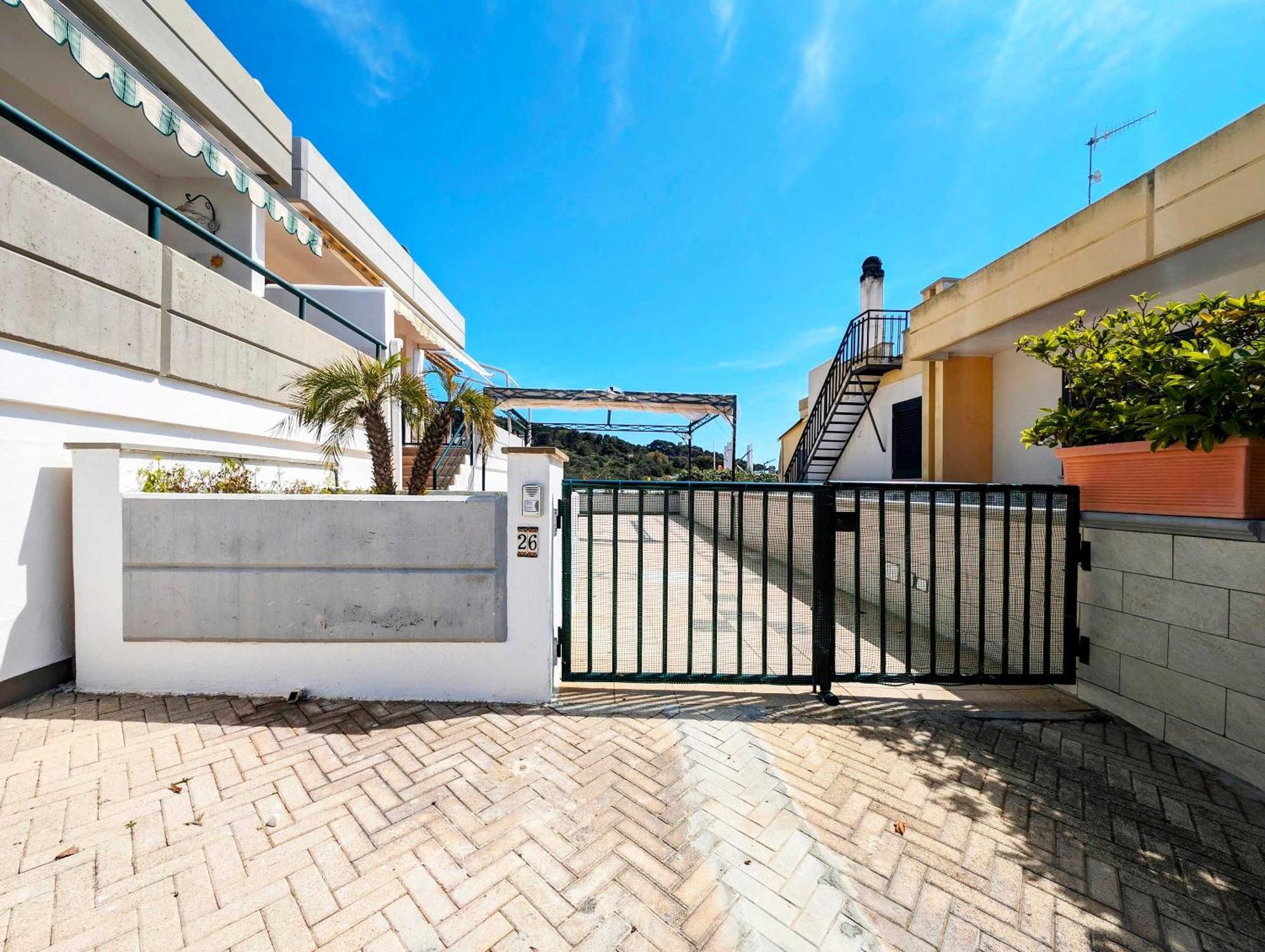 Oikia Vacanze S Cesarea Casa Rosa Su Санта-Чезареа-Терме Экстерьер фото